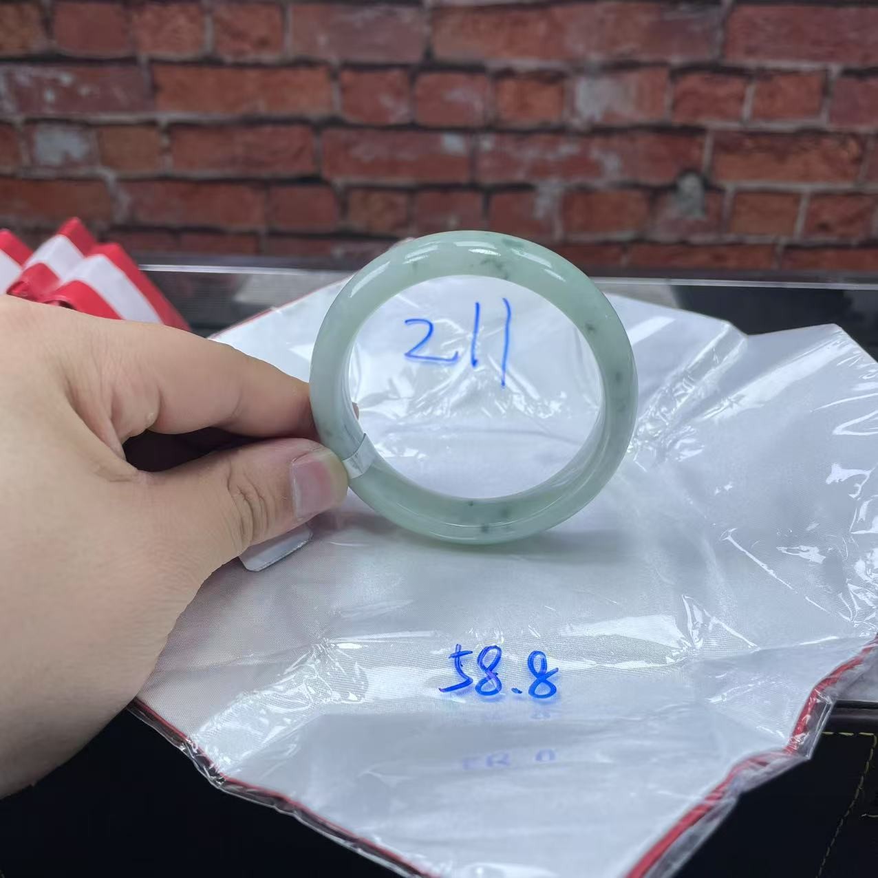 毛货手镯需精细抛光/211