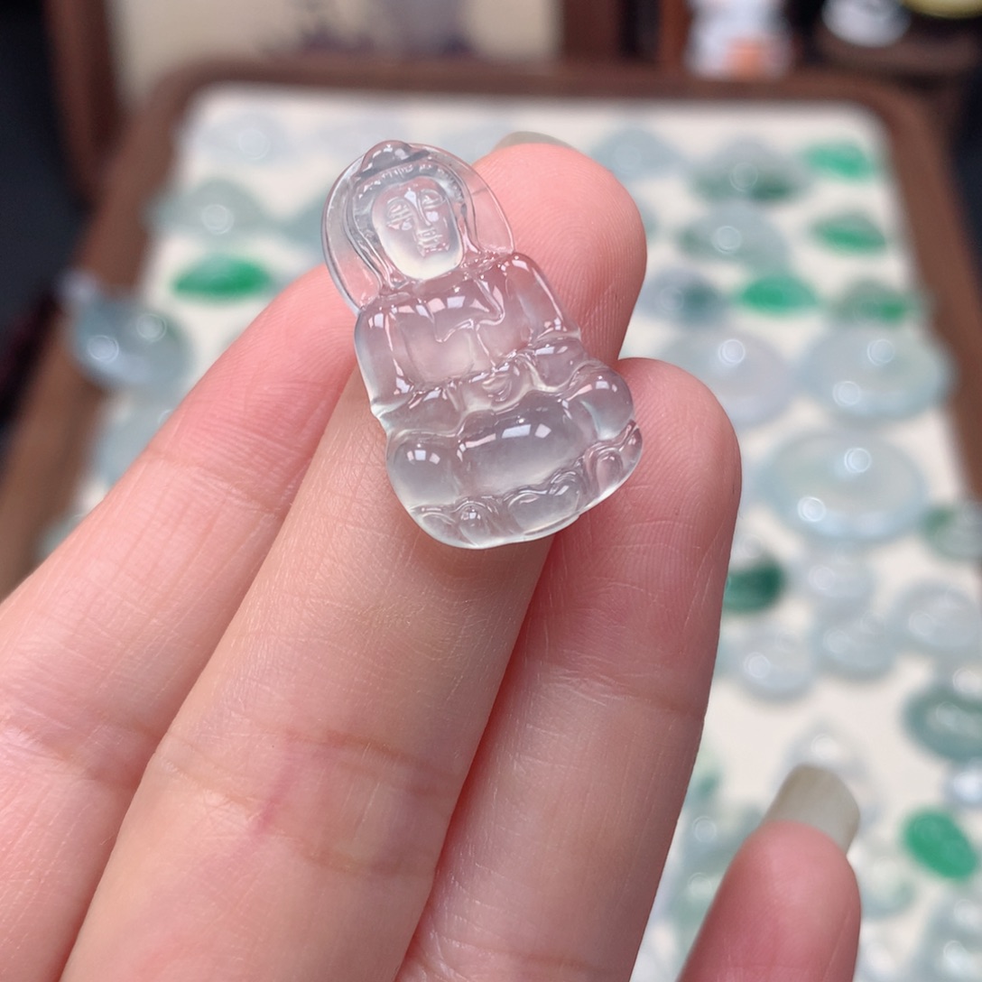 翡翠未镶嵌颈饰高冰小观音