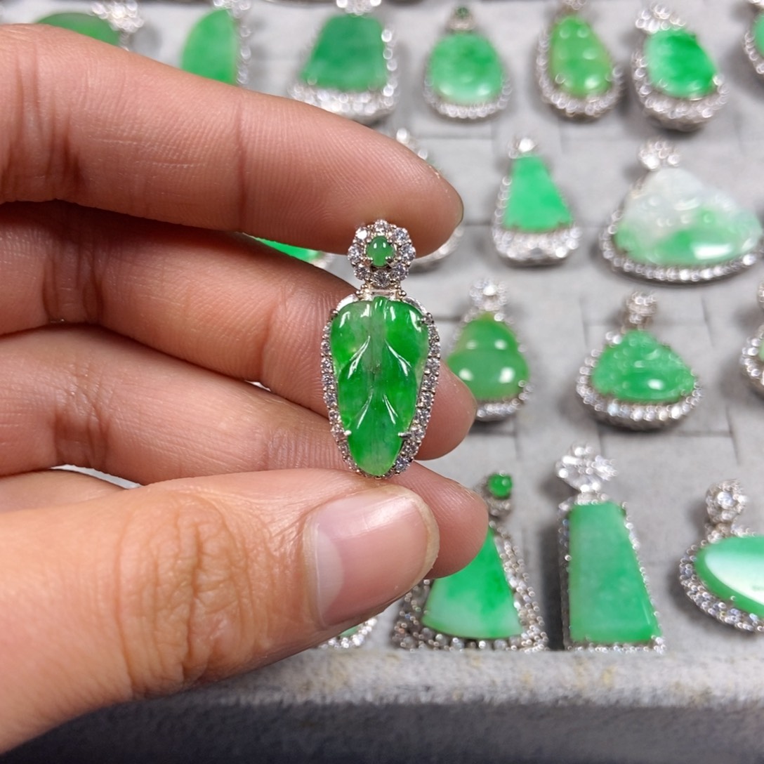 翡翠未镶嵌颈饰叶子