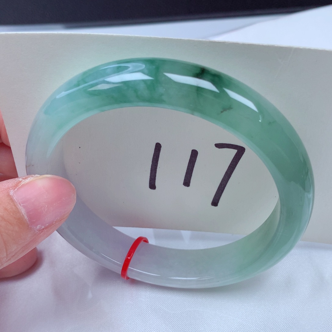 翡翠手镯未镶嵌翡翠