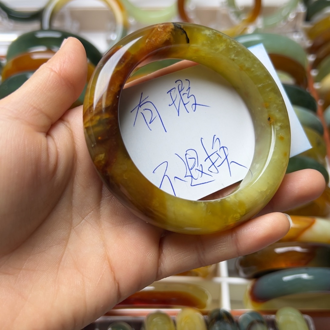 蛇纹石玉未镶嵌手镯