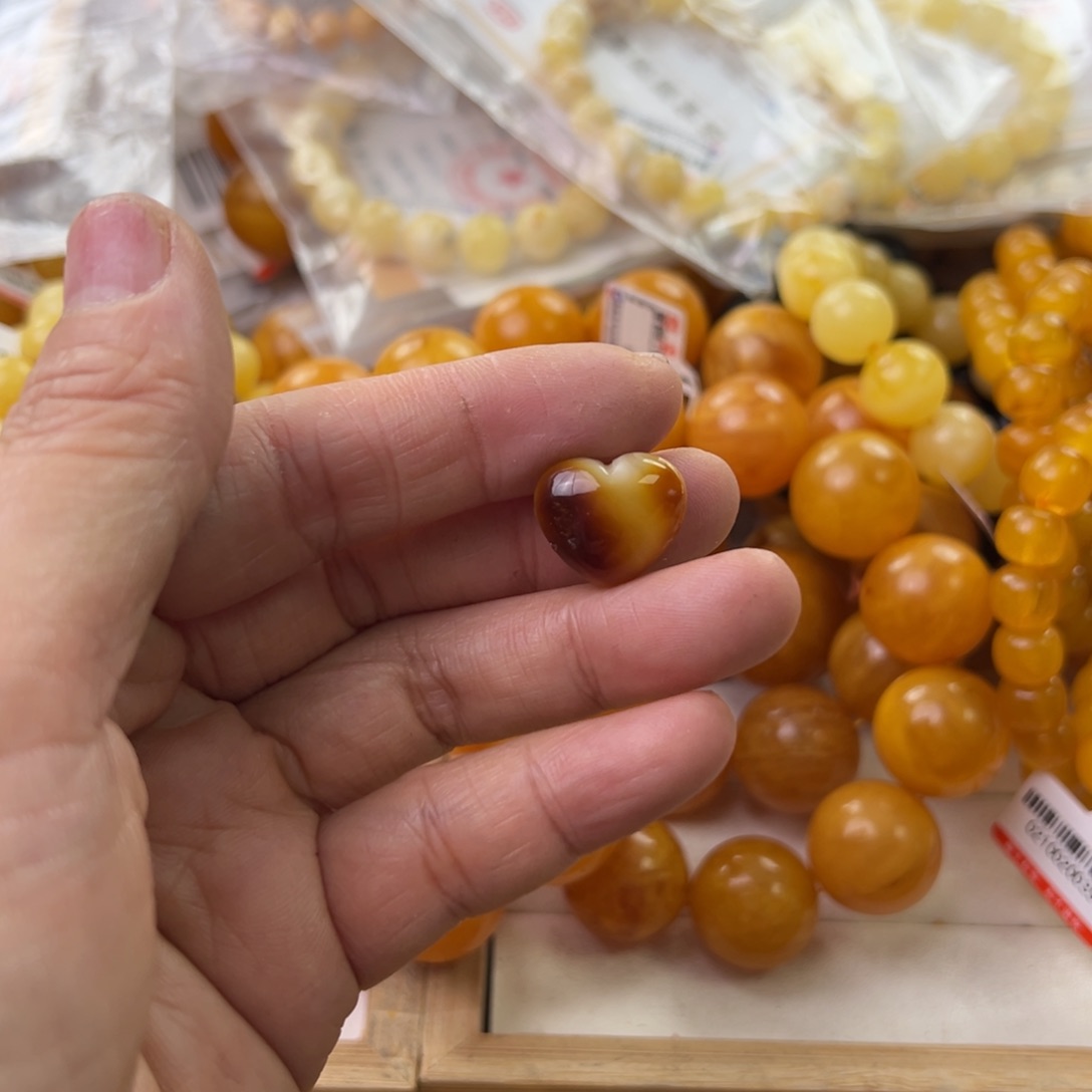 琥珀珠宝奇石未镶嵌