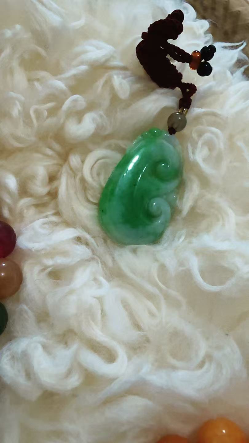 冰润晴底飘绿精雕如意龙吊坠