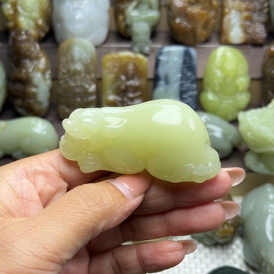 半***半和田玉未镶嵌颈饰