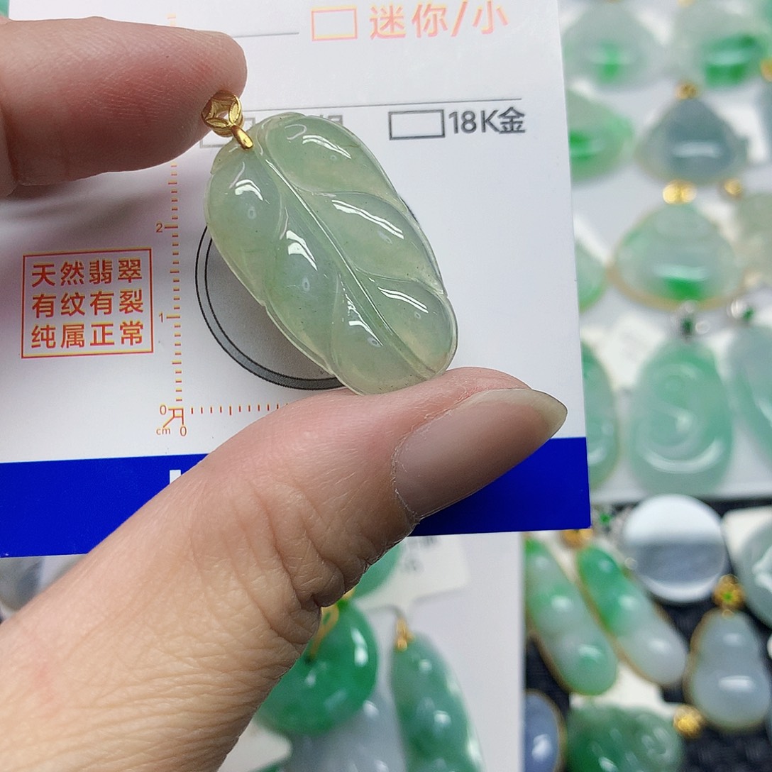 颈饰未镶嵌翡翠叶子