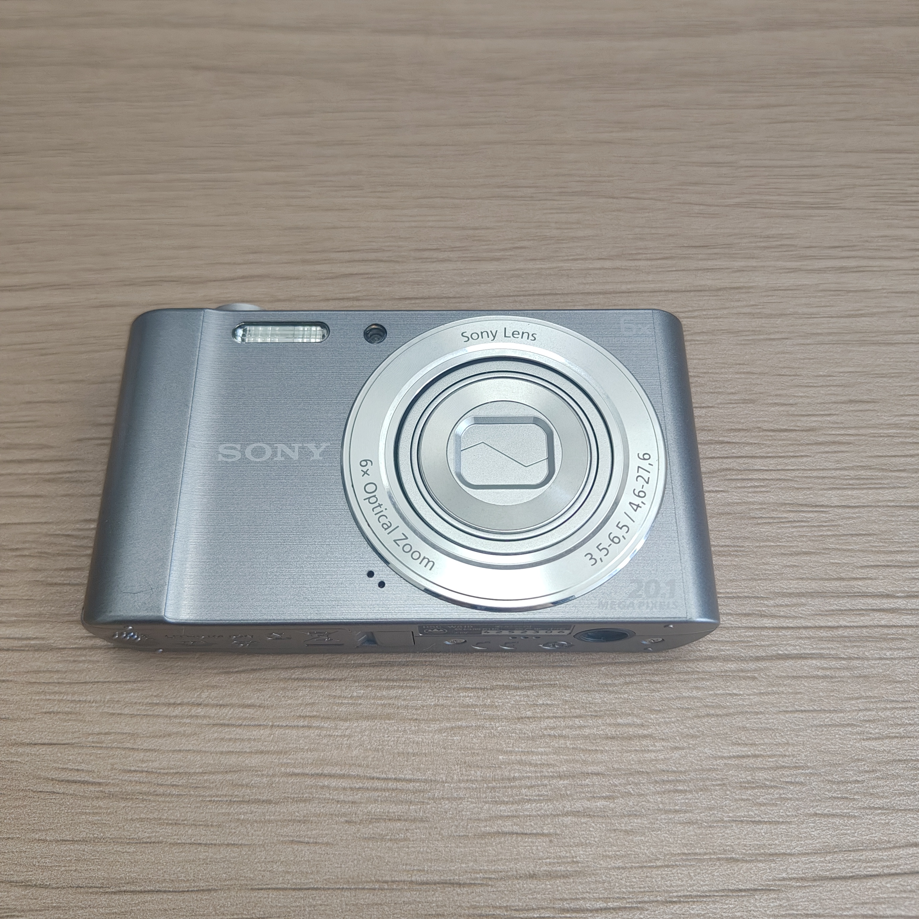 95新 Sony/索尼 W810 银灰色 2010w高像素 色彩丰富 人像氛围感