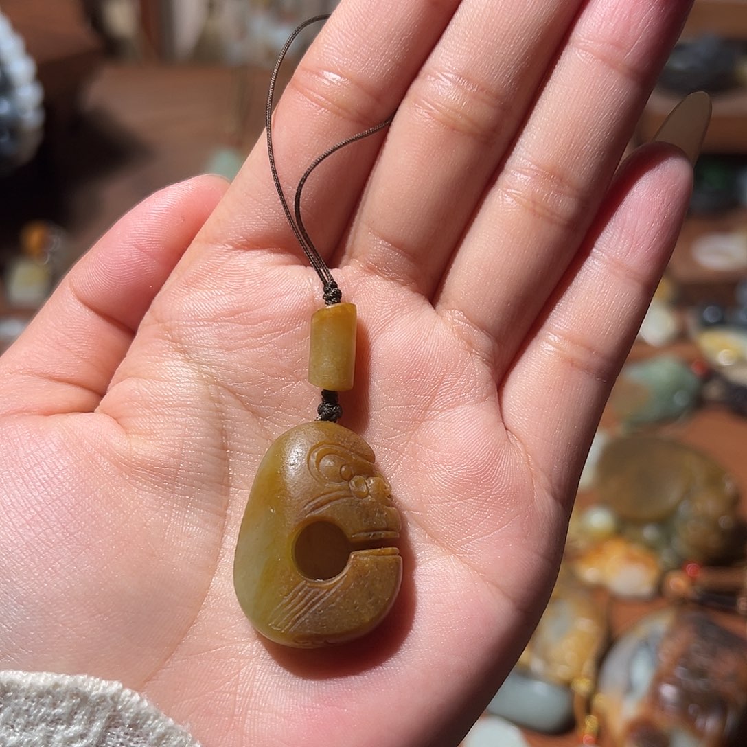 和田玉颈饰未镶嵌