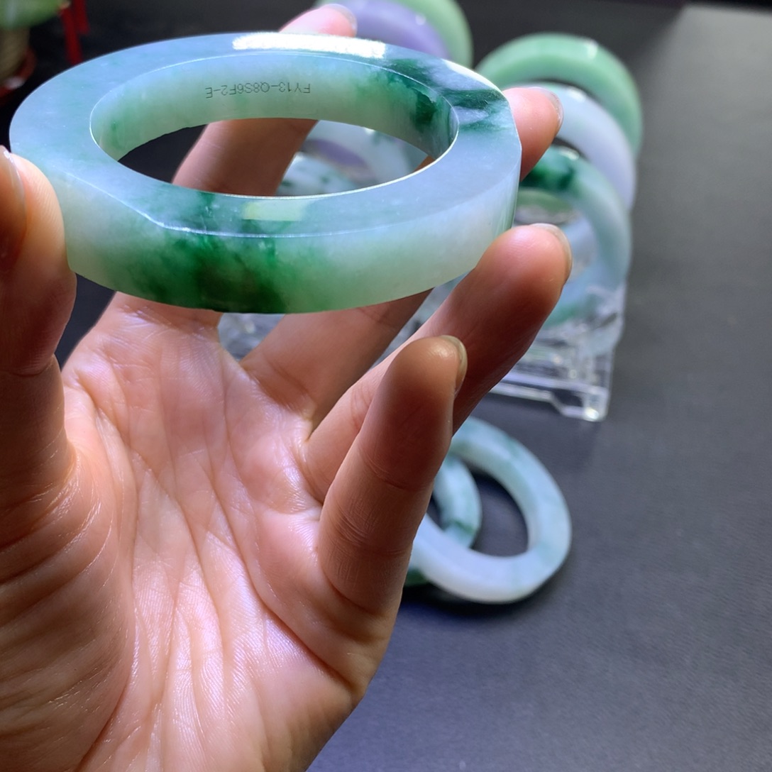 未镶嵌手镯定制翡翠