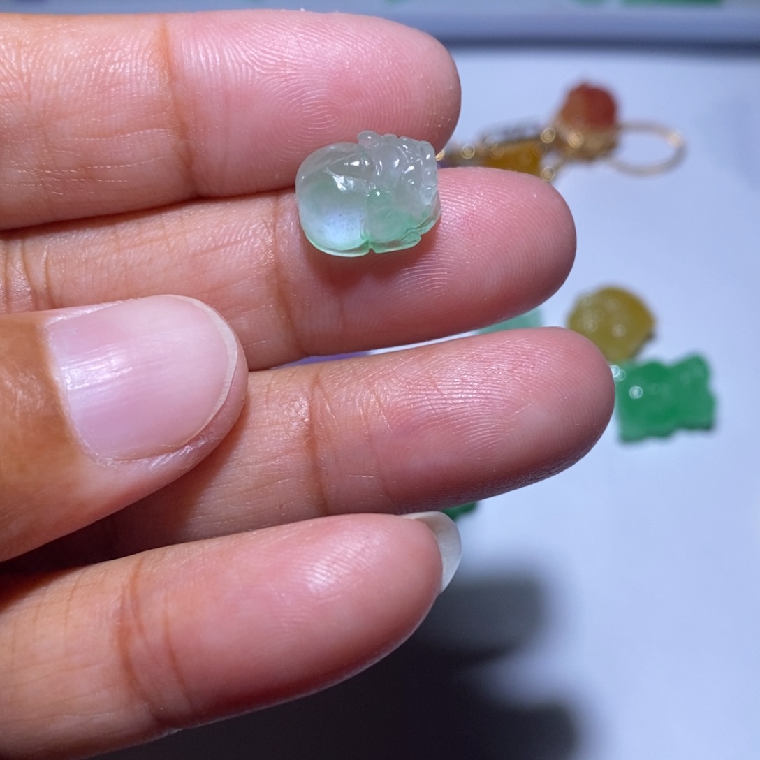 颈饰未镶嵌翡翠六***中