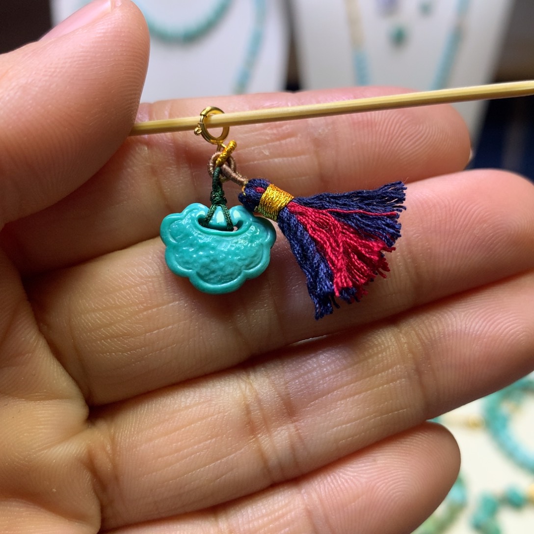 绿松石18K金镶嵌挂件