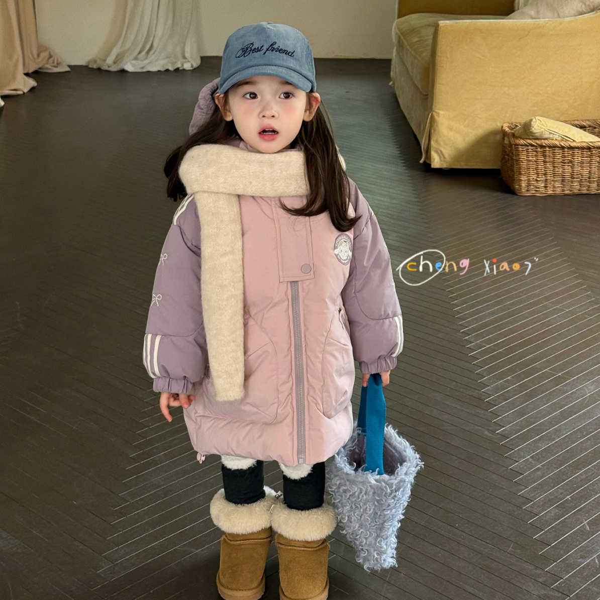 橙小七2025冬季新款韩版女童小童侧条纹拼色中长款连帽加厚羽绒服