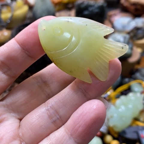 蛇纹石玉手把或挂件未镶嵌