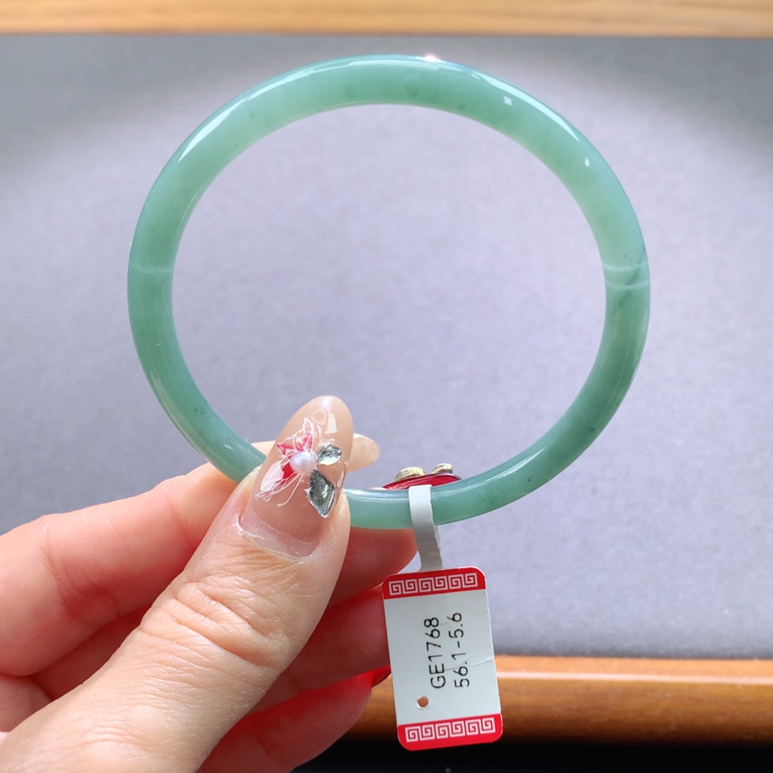 翡翠手镯未镶嵌天然翡翠手镯叮当镯
