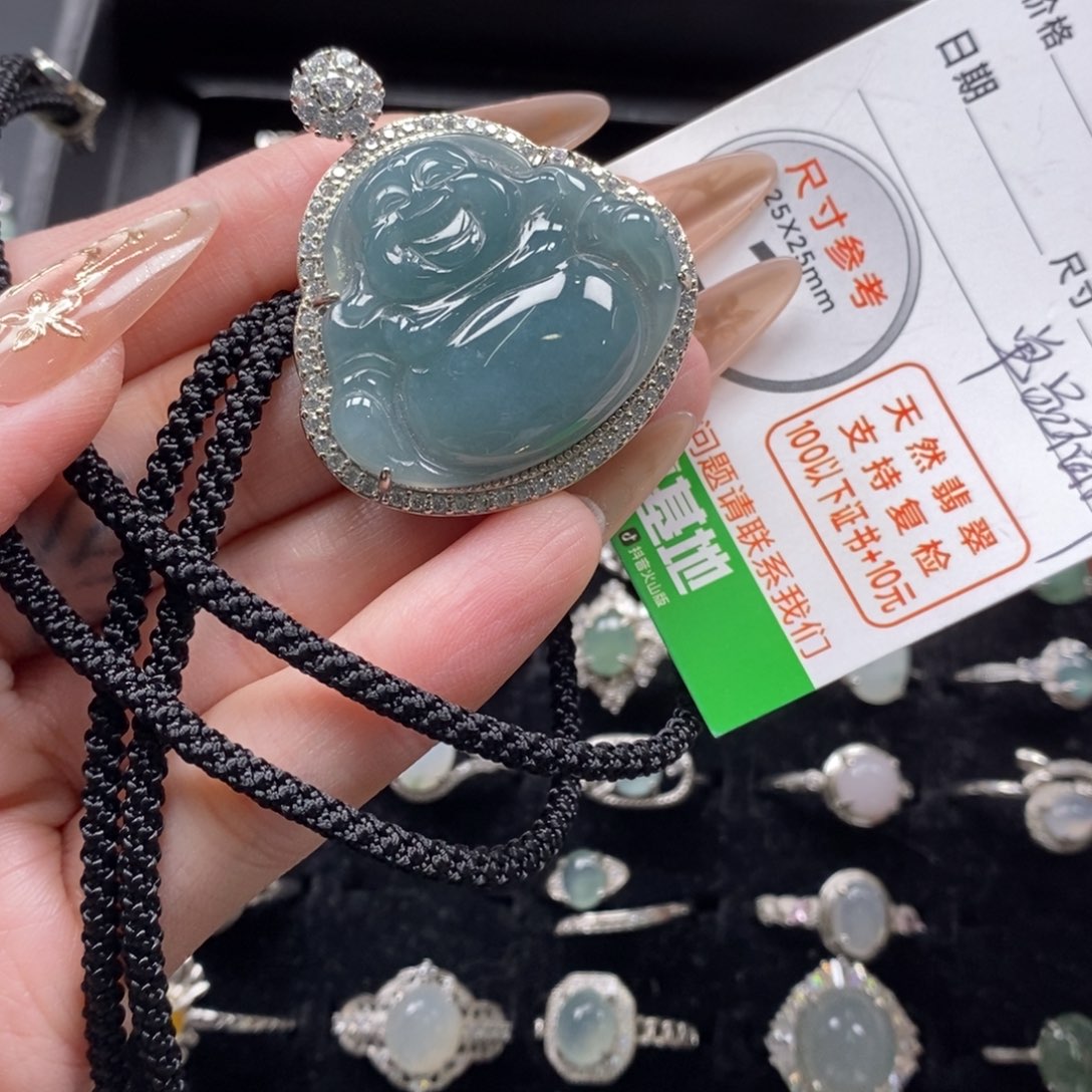 翡翠颈饰未镶嵌翡翠