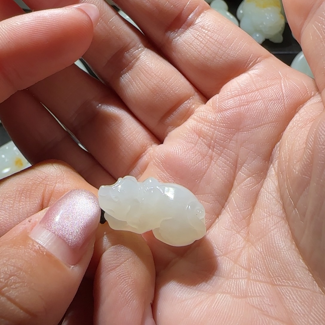 体***然和田玉未镶嵌颈饰