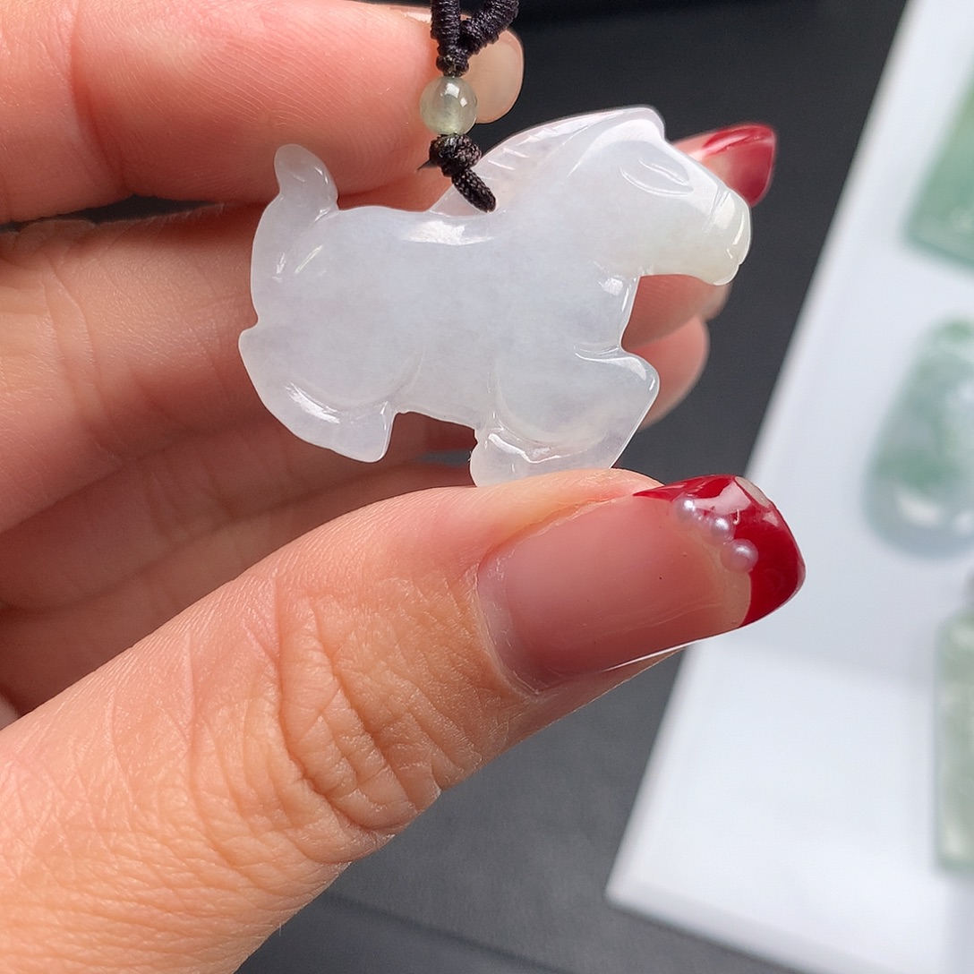 翡翠未镶嵌颈饰马牌