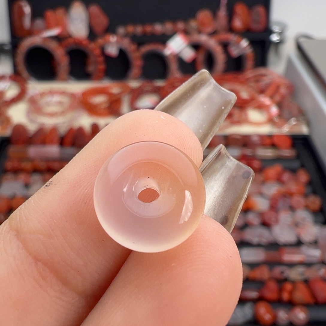 南红玛瑙钛钢颈饰平安扣