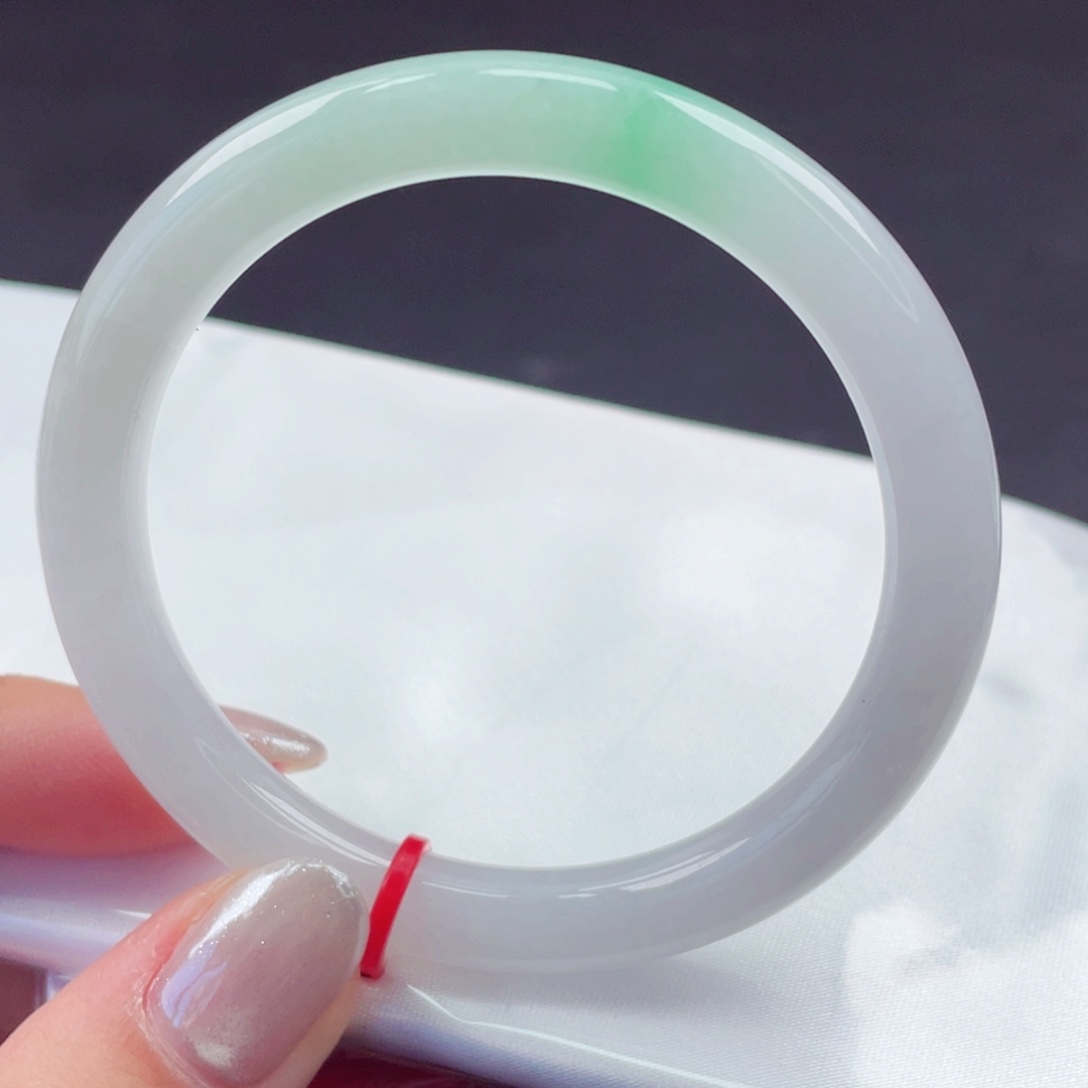 我***双翡翠未镶嵌手镯52.5*7.8*7.8尺寸