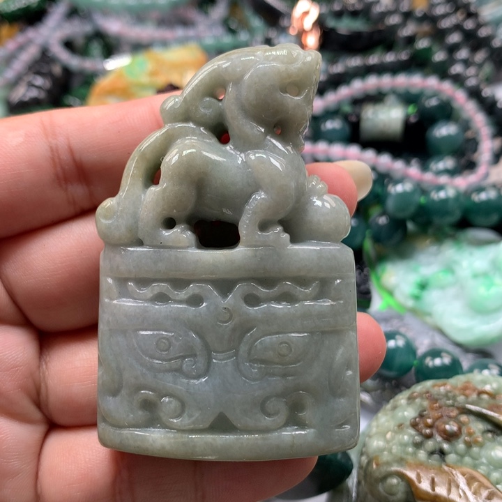 翡翠颈饰未镶嵌保真天然A货翡翠