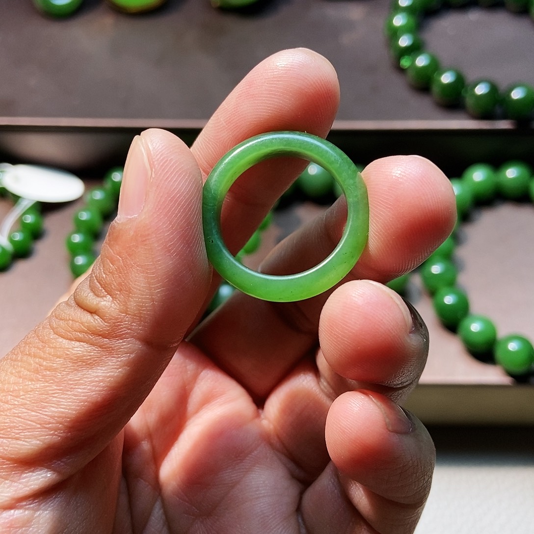 迪***大和田玉（碧玉）未镶嵌手链