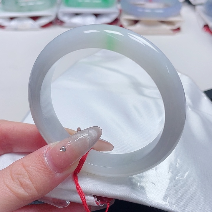 翡翠手镯未镶嵌缅甸