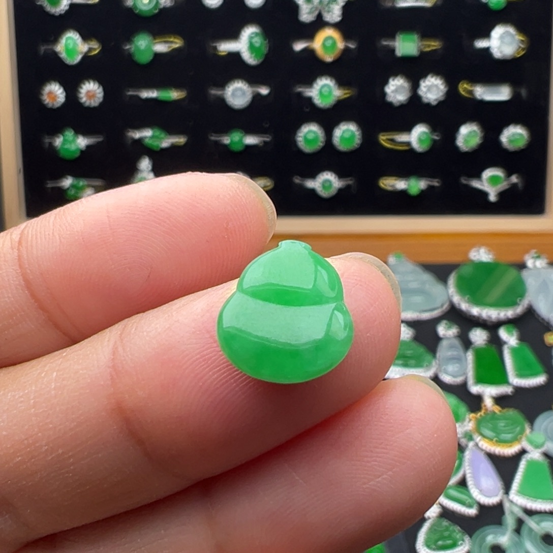 翡翠未镶嵌颈饰葫芦11.2