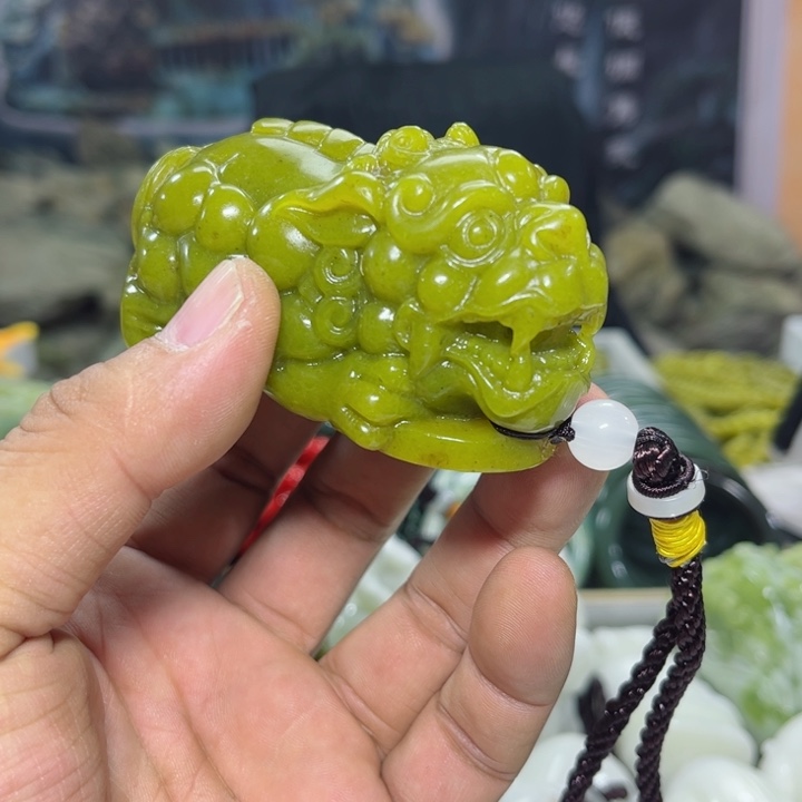 蛇纹石玉手把件未镶嵌