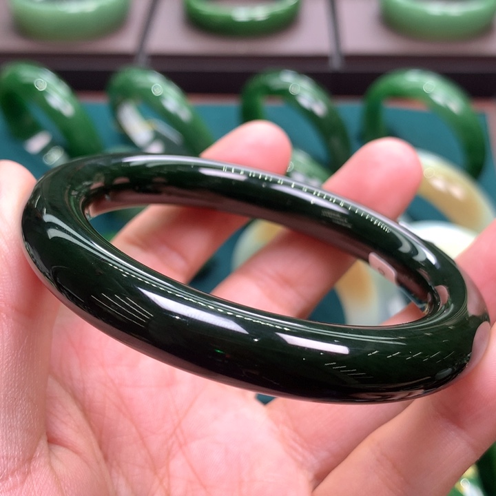 未镶嵌手镯和田玉（碧玉）