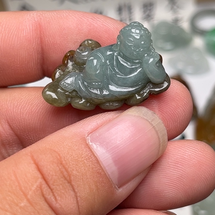 翡翠未镶嵌颈饰卧佛