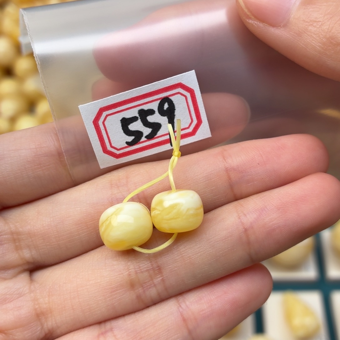 月***1蜜蜡未镶嵌裸石10*7.7