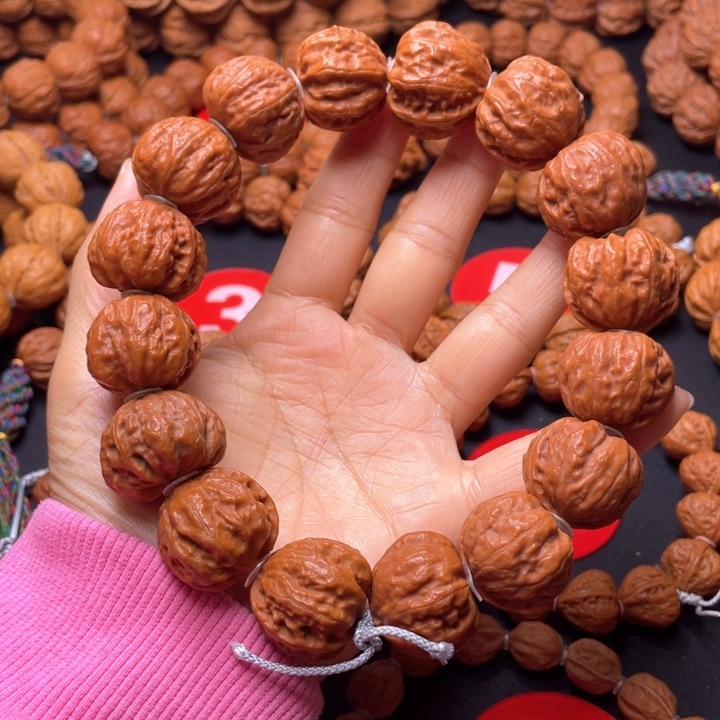 文玩核桃吊坠红皮元宝