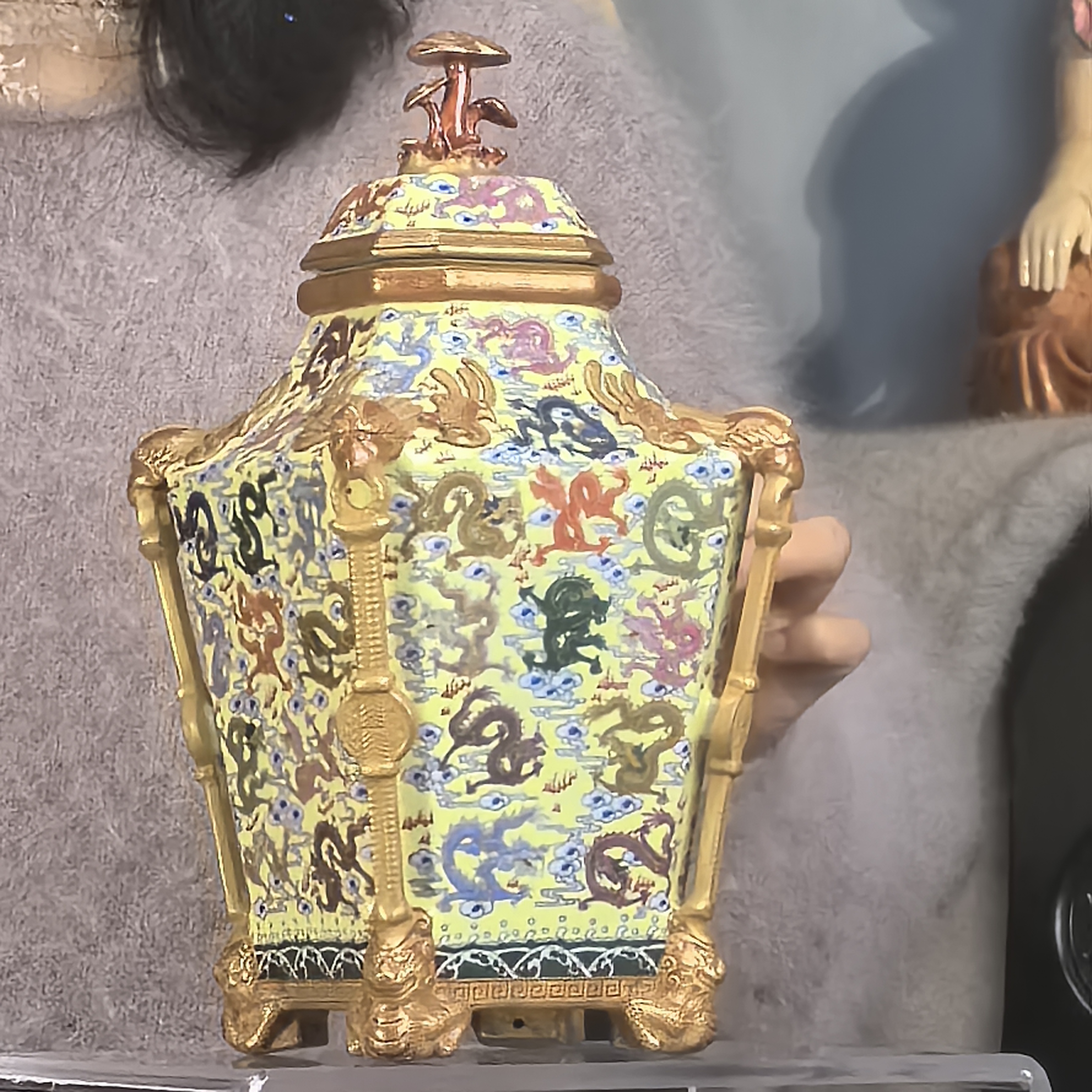 清 珐琅彩黄釉祥云龙纹四方盖罐