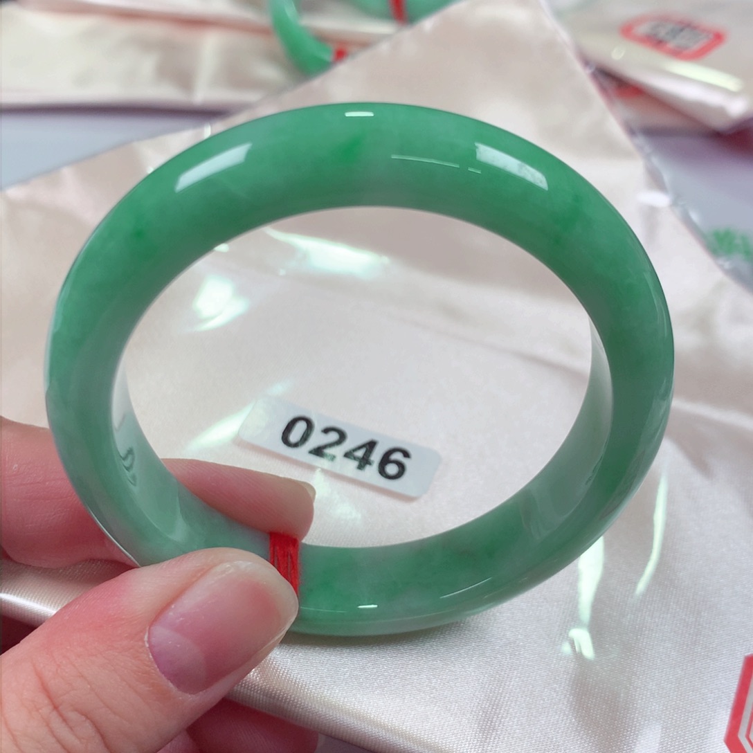 翡翠手镯未镶嵌54圈 0246