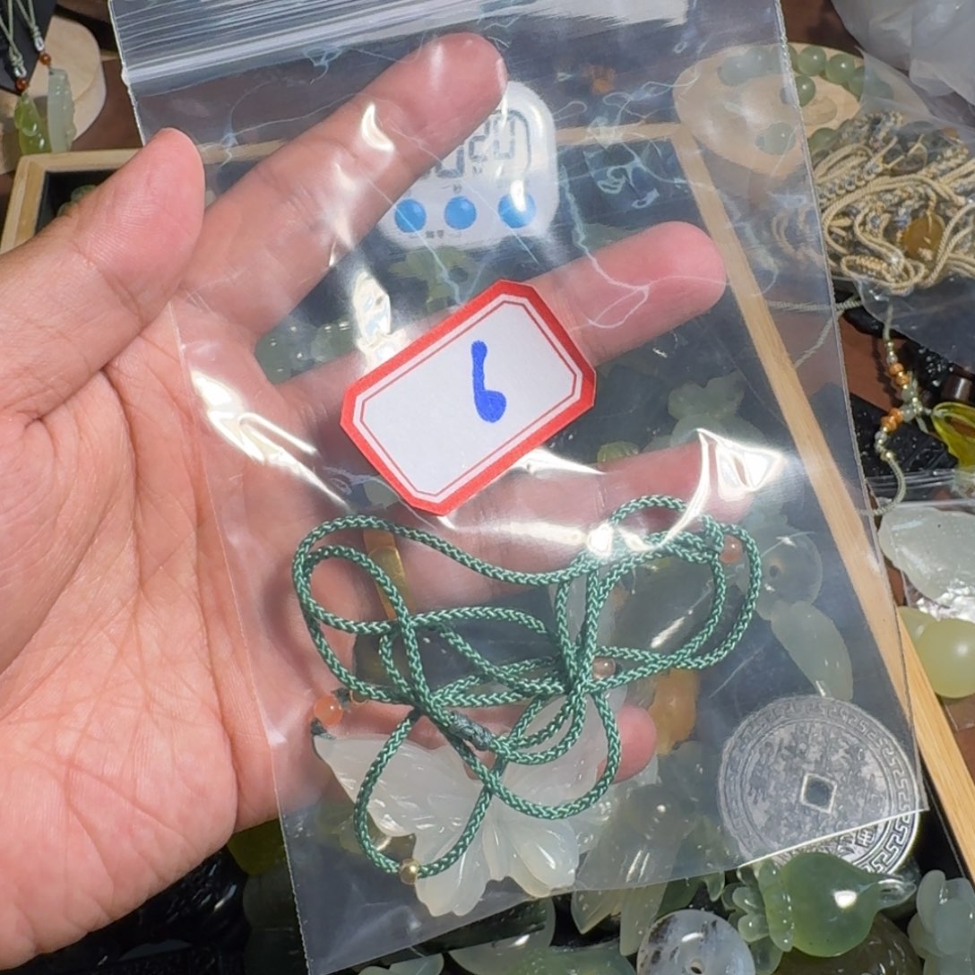 画***图蛇纹石玉合金颈饰