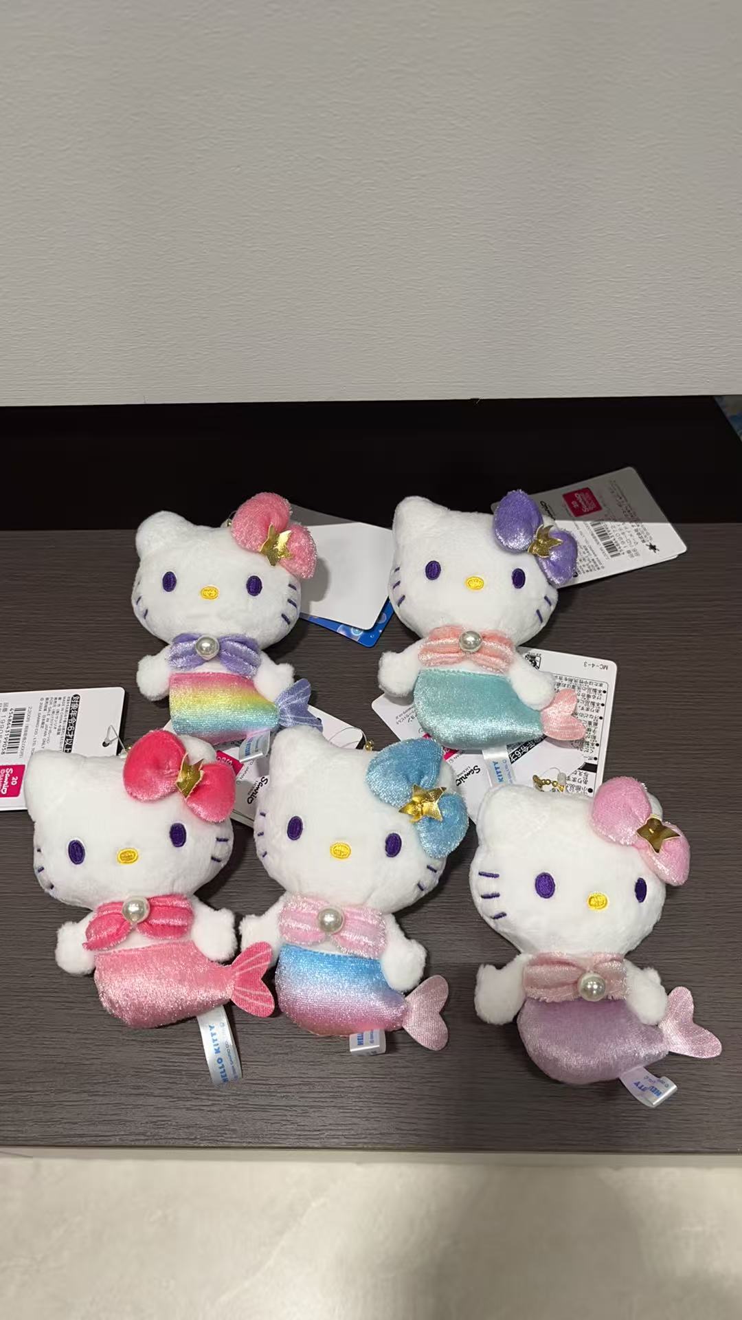【正版】三丽鸥kitty美人鱼彩色鱼尾50周年包包毛绒挂件凯蒂猫