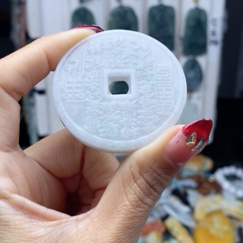 翡翠颈饰未镶嵌翡翠