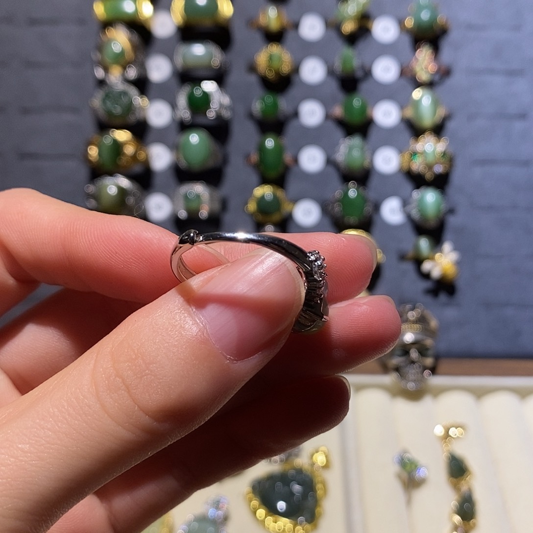 D***黒和田玉未镶嵌戒指