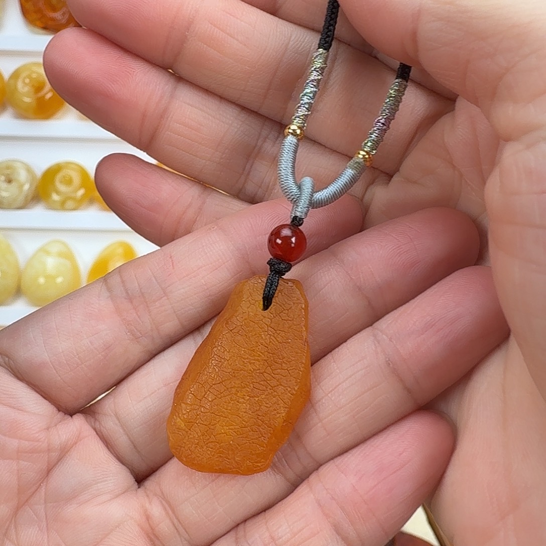 蜜蜡未镶嵌颈饰蜜蜡