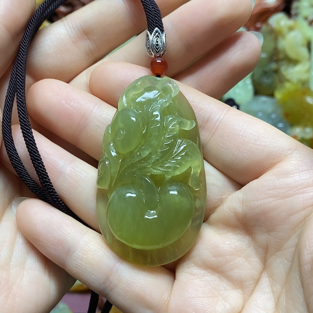 岫玉未镶嵌吊坠(赠链)