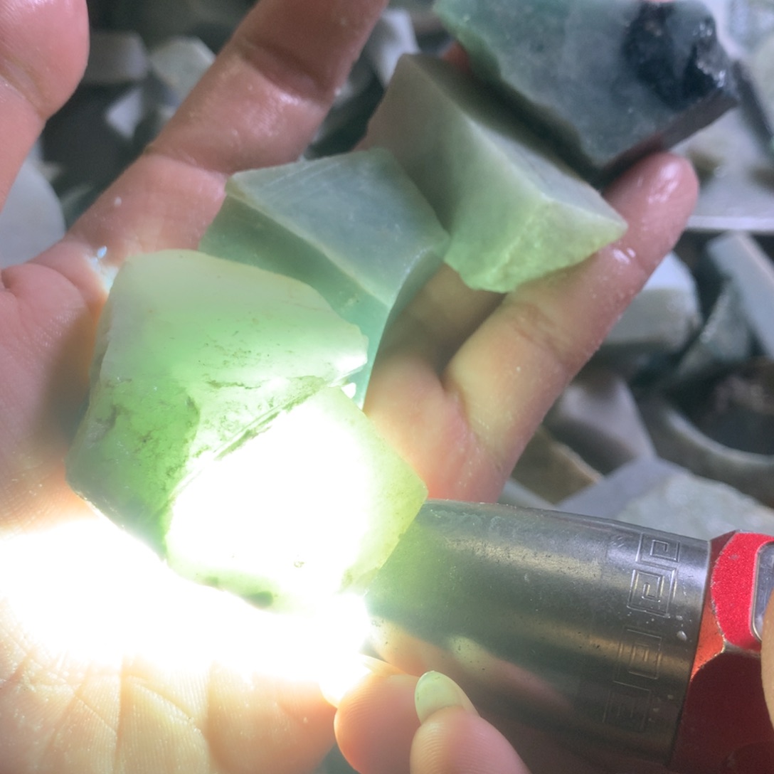 翡翠颈饰未镶嵌缅甸翡翠