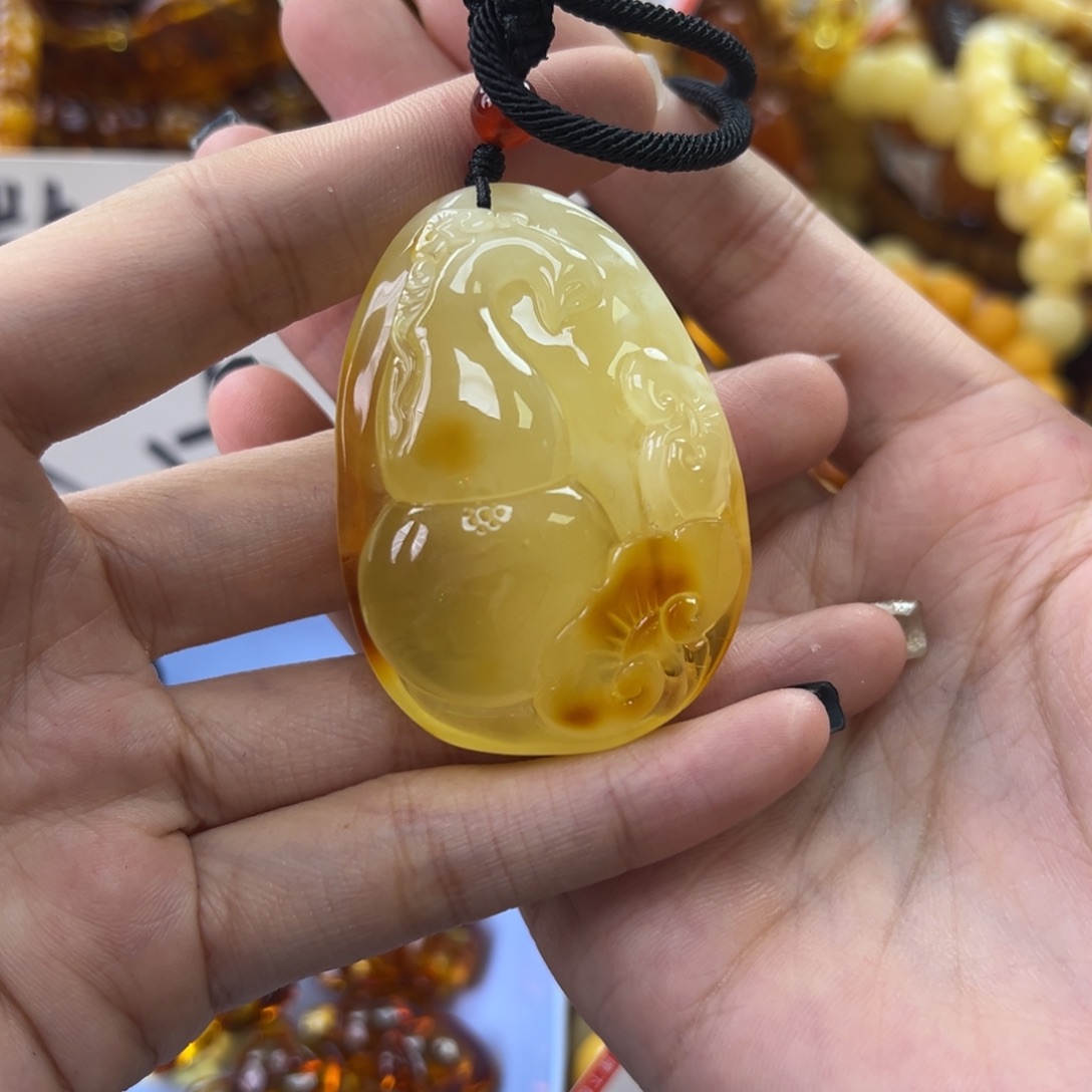 琥珀珠宝奇石未镶嵌