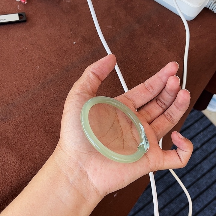 和田玉未镶嵌手镯