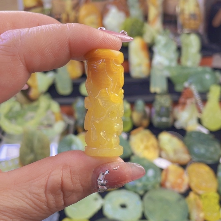 蛇纹石玉颈饰未镶嵌