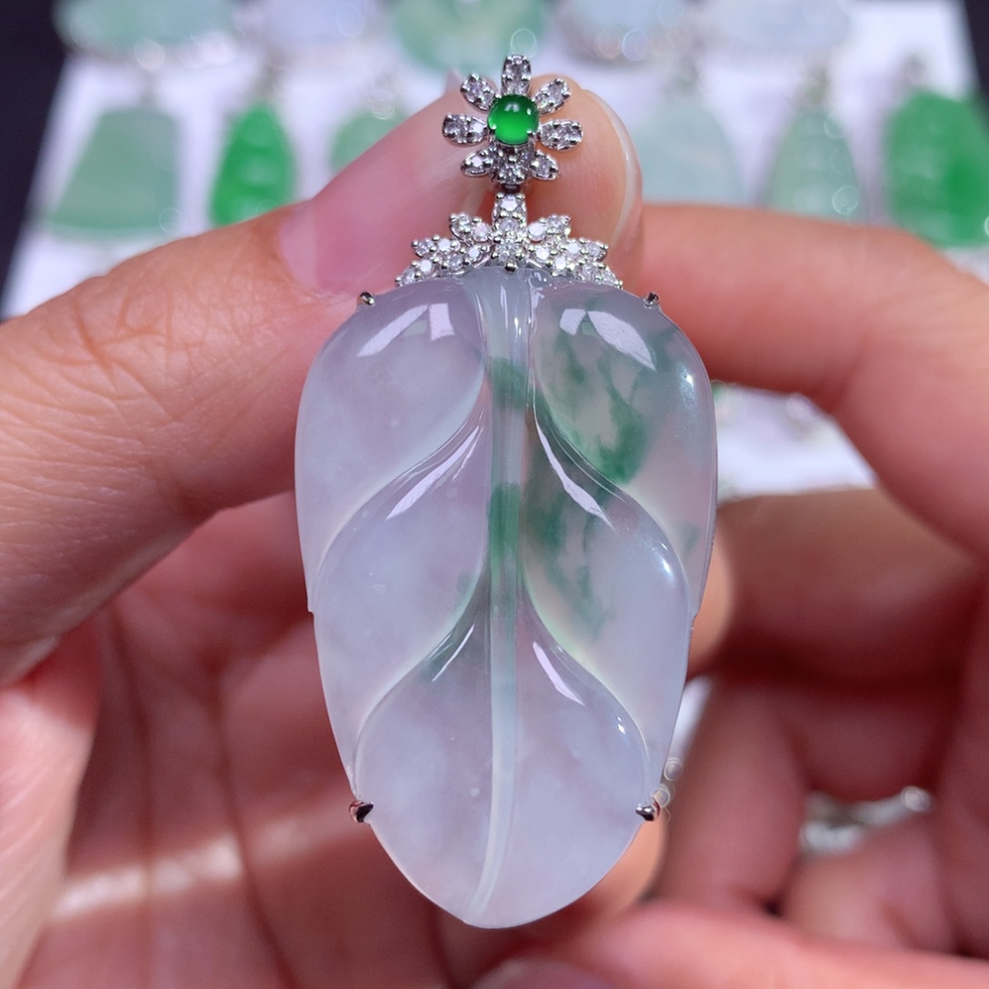 翡翠颈饰18K金镶嵌冰胶底飘花意境感叶子吊坠