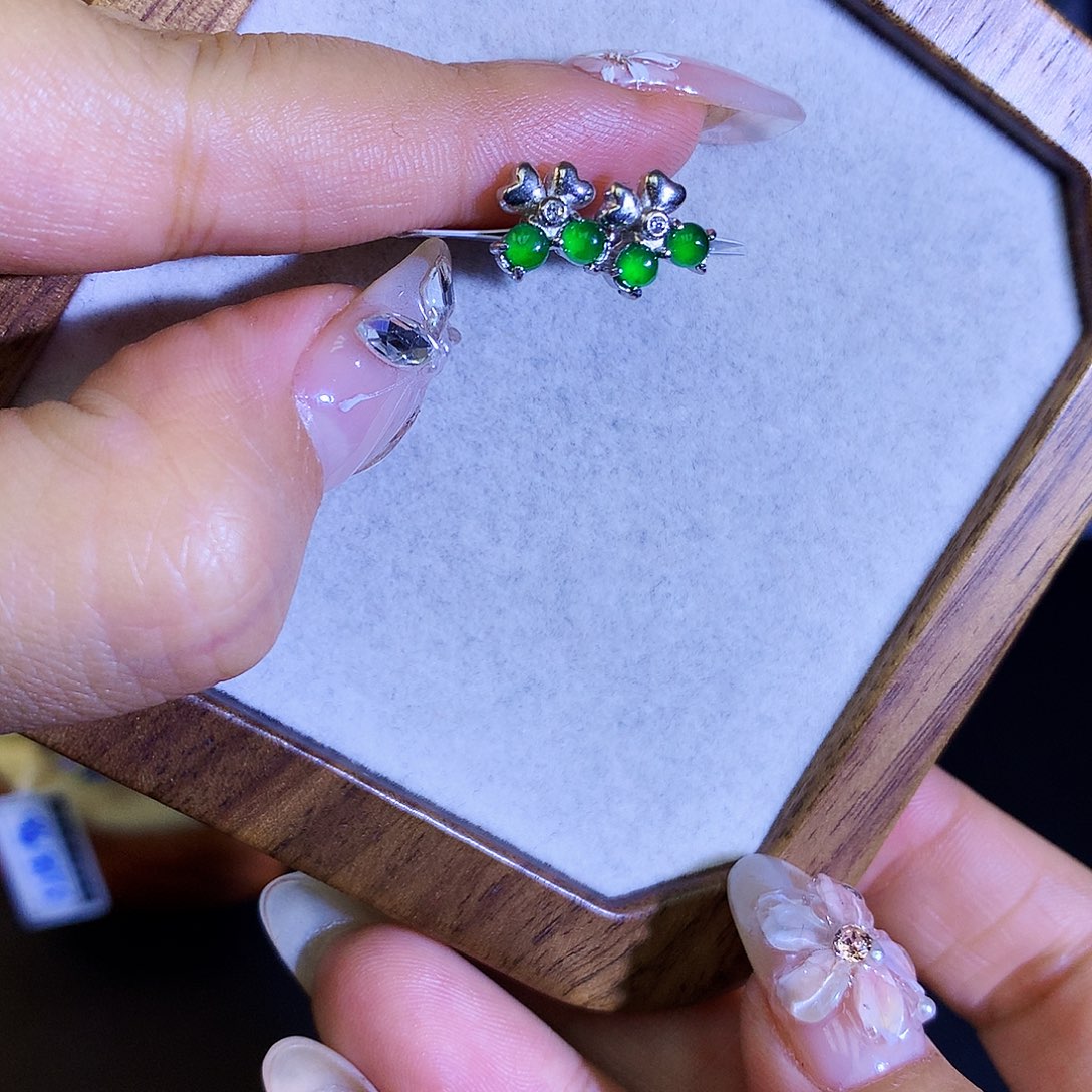 翡翠耳饰银S925镶嵌天然翡翠耳钉