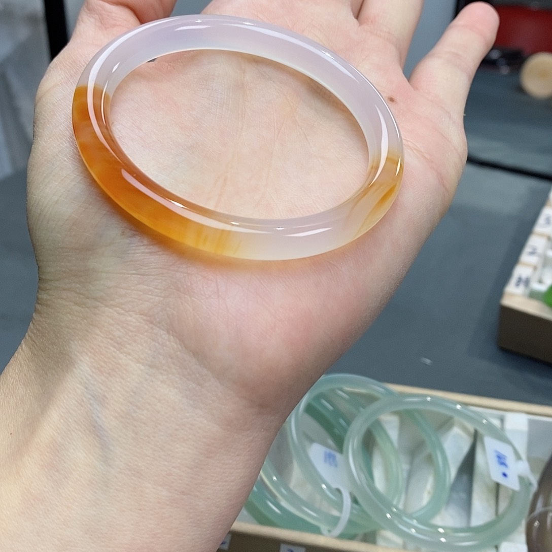 玛瑙/玉髓手镯未镶嵌梅***i