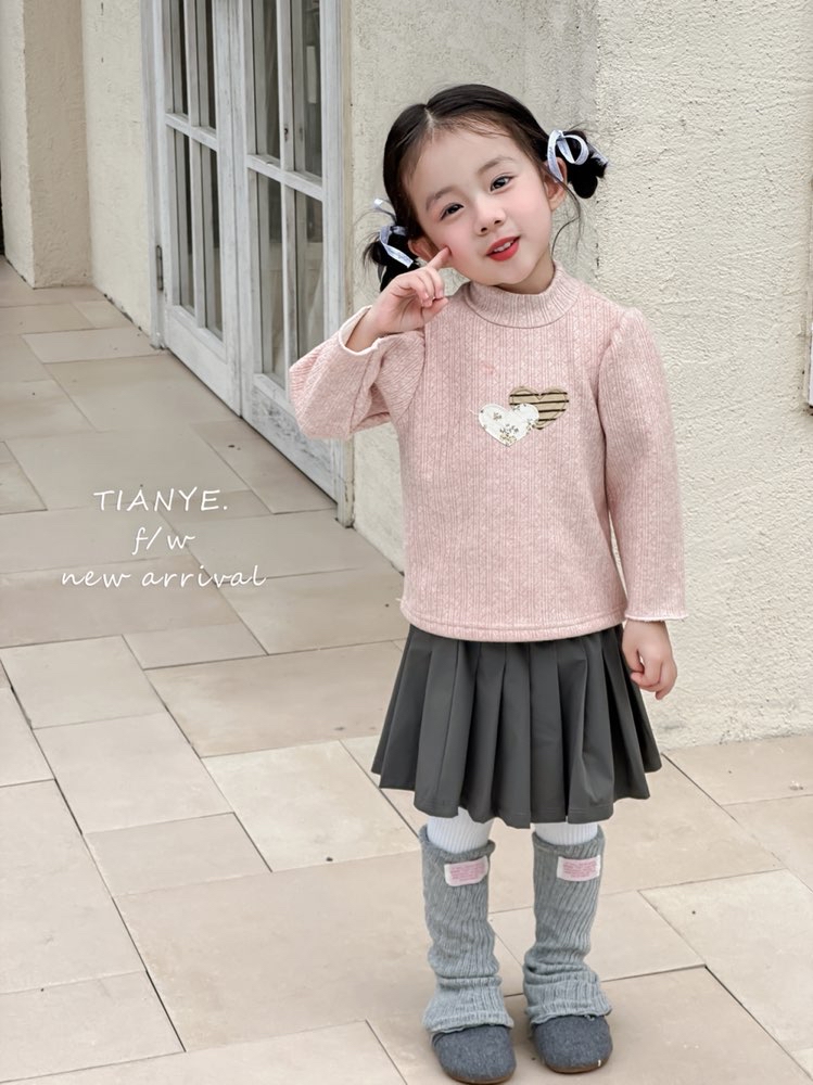 {花卷卷}秋冬一体绒粉色爱心贴绣布公主袖女童打底衫5985