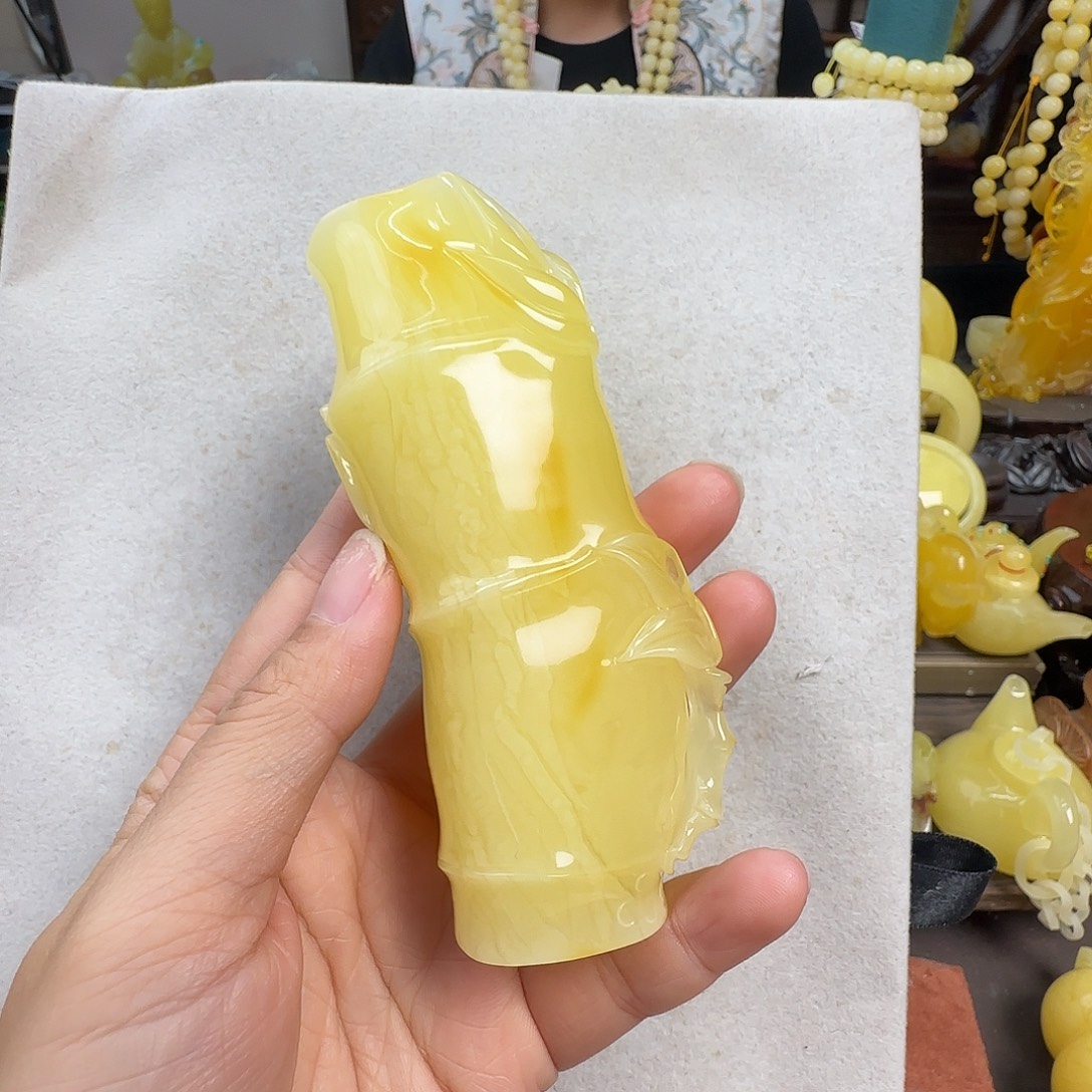 蜜蜡未镶嵌珠宝奇石