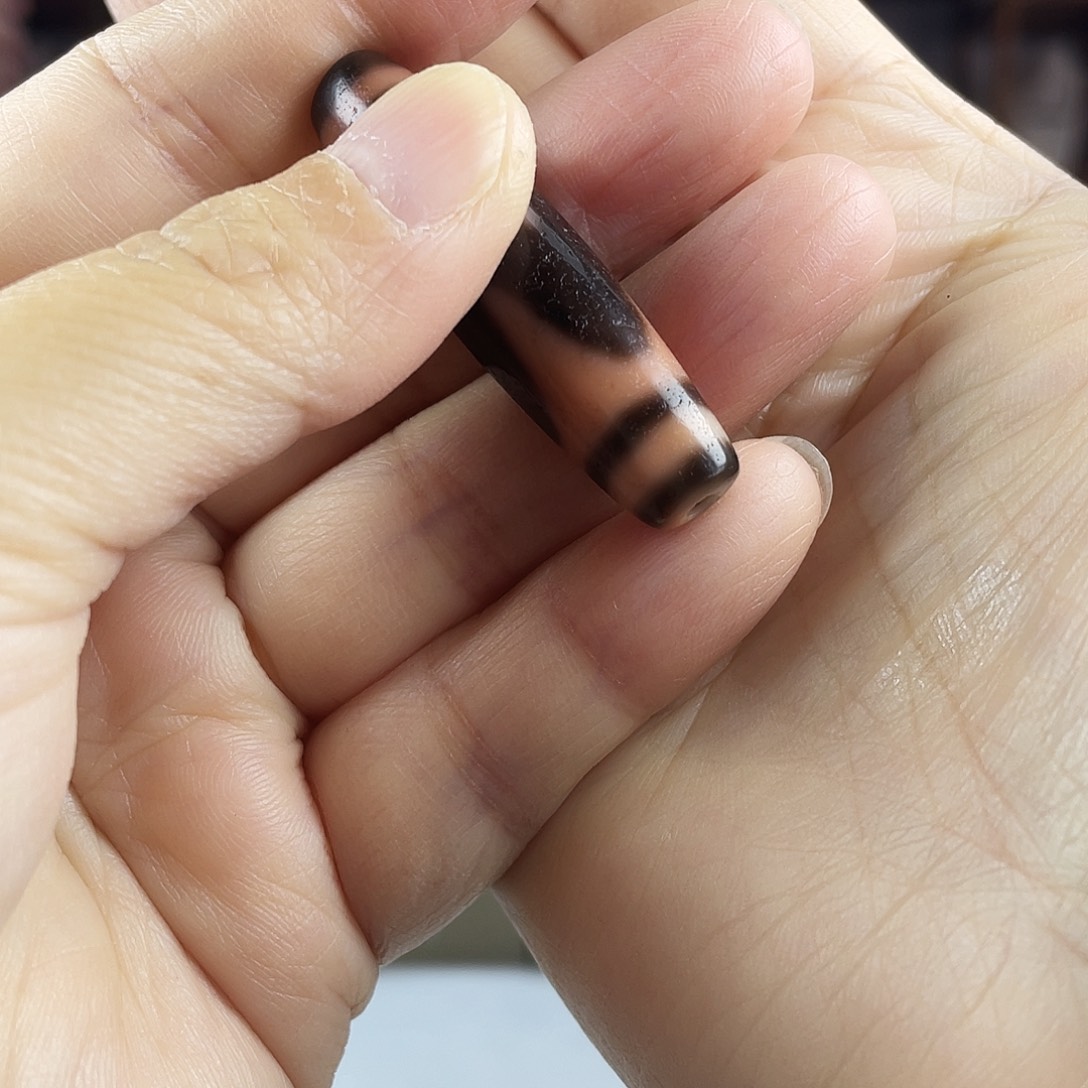 小***儿玛瑙/玉髓合金颈饰曲贡