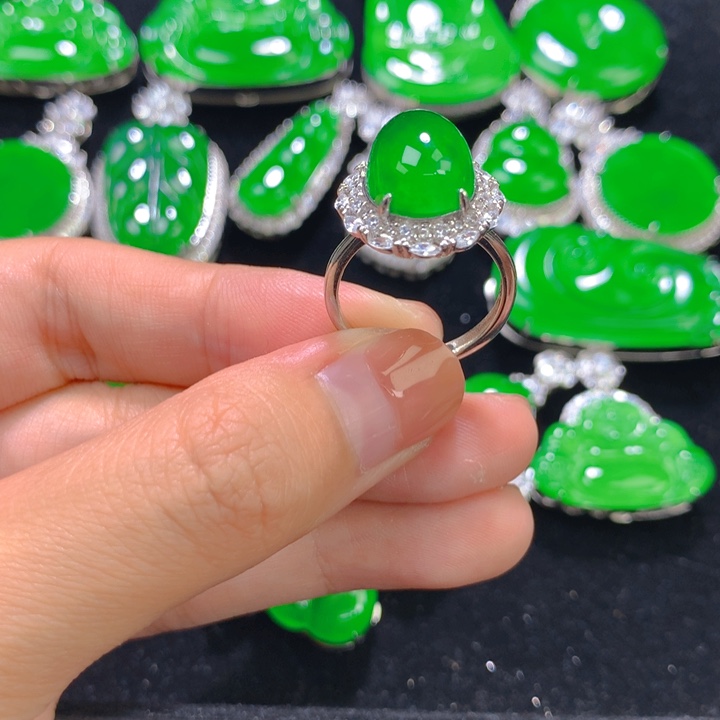 翡翠银S925镶嵌戒指一个